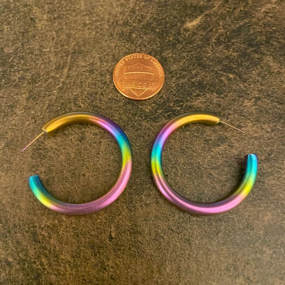 Vintage Avon Rainbow Earring Hoops w/ Surgical Steel Post / 1992 / EC ๐๐ค - Picture 4 of 4